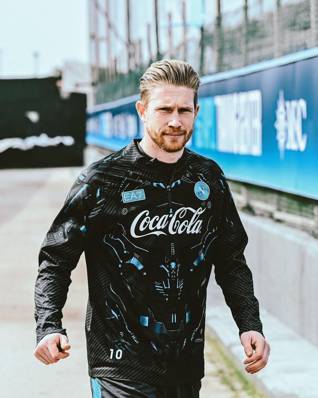 开云体育网页版登录入口-好久不见，德布劳内晒恢复合练图：