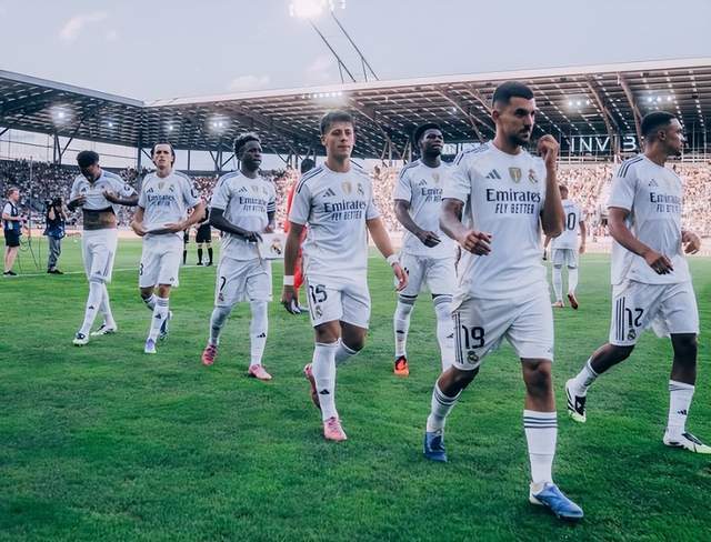 落后巴萨4分!皇马更衣室几乎绝望:翻盘希望渺茫 想要换帅