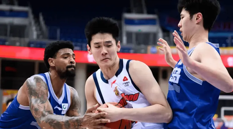 开云体育app下载-王洪泽生涯新高！8投7中狂砍22+8+4+2，攻防一体统治内线